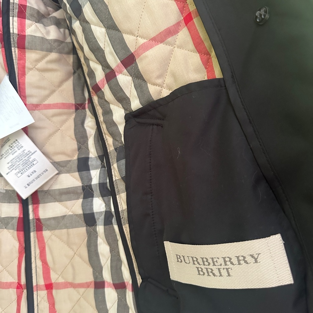 Burberry Black Quilted Jacket with Iconic Check Lining size Large - Picture 10 of 13